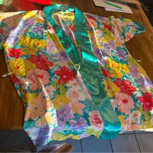 Beautiful Flowered Vintage Victorias Secret Gold Label Kimono Robe One Size